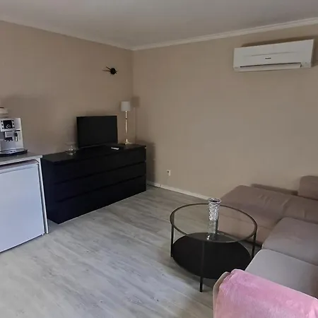 Apartment Tween House With Terasse